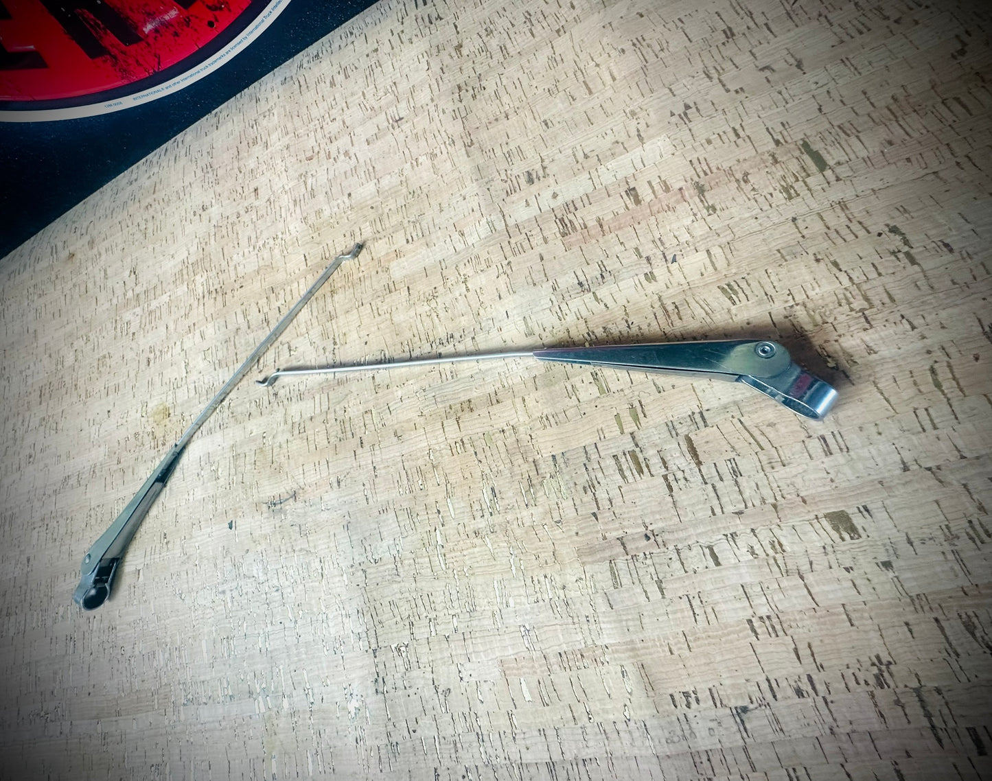 OEM IH Wiper Arm Pair - Fits L, R, S Series - (Used) - SFJJ2T0182