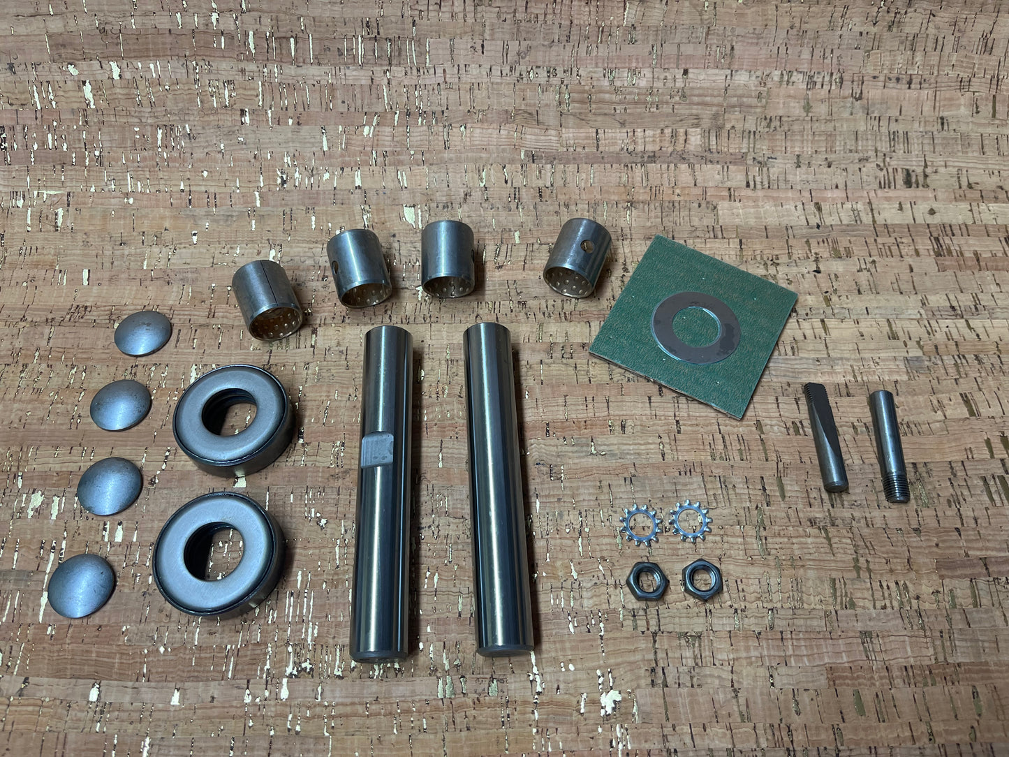 King Pin Set for IH L, R & S Series Pickup Trucks (100-130) - SFJJ2T0139