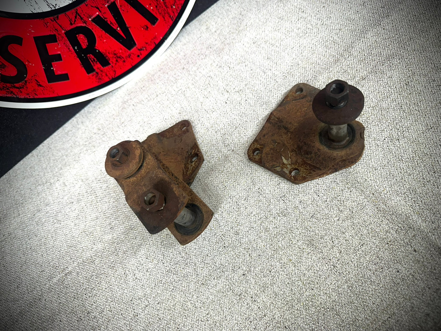 OEM IH L/R/S Frame Mounting Bracket & Spring Shackle Set - SFJJ2T0194