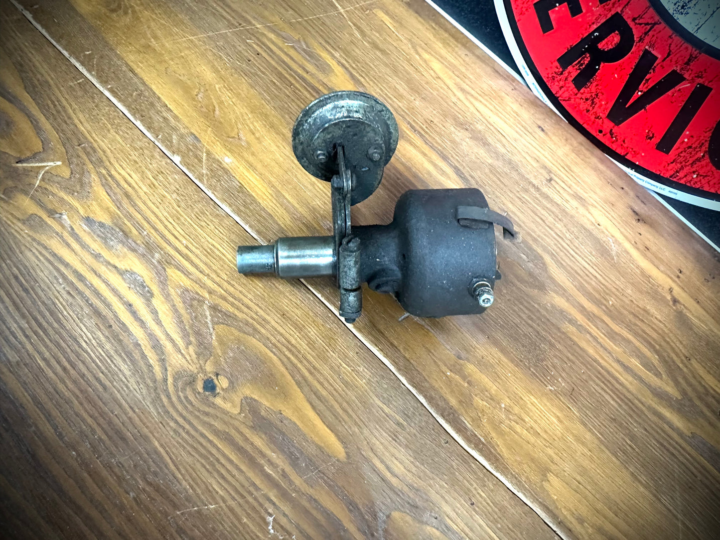 OEM IH Distributor w/ Vacuum Advance - SFJJ2T0211