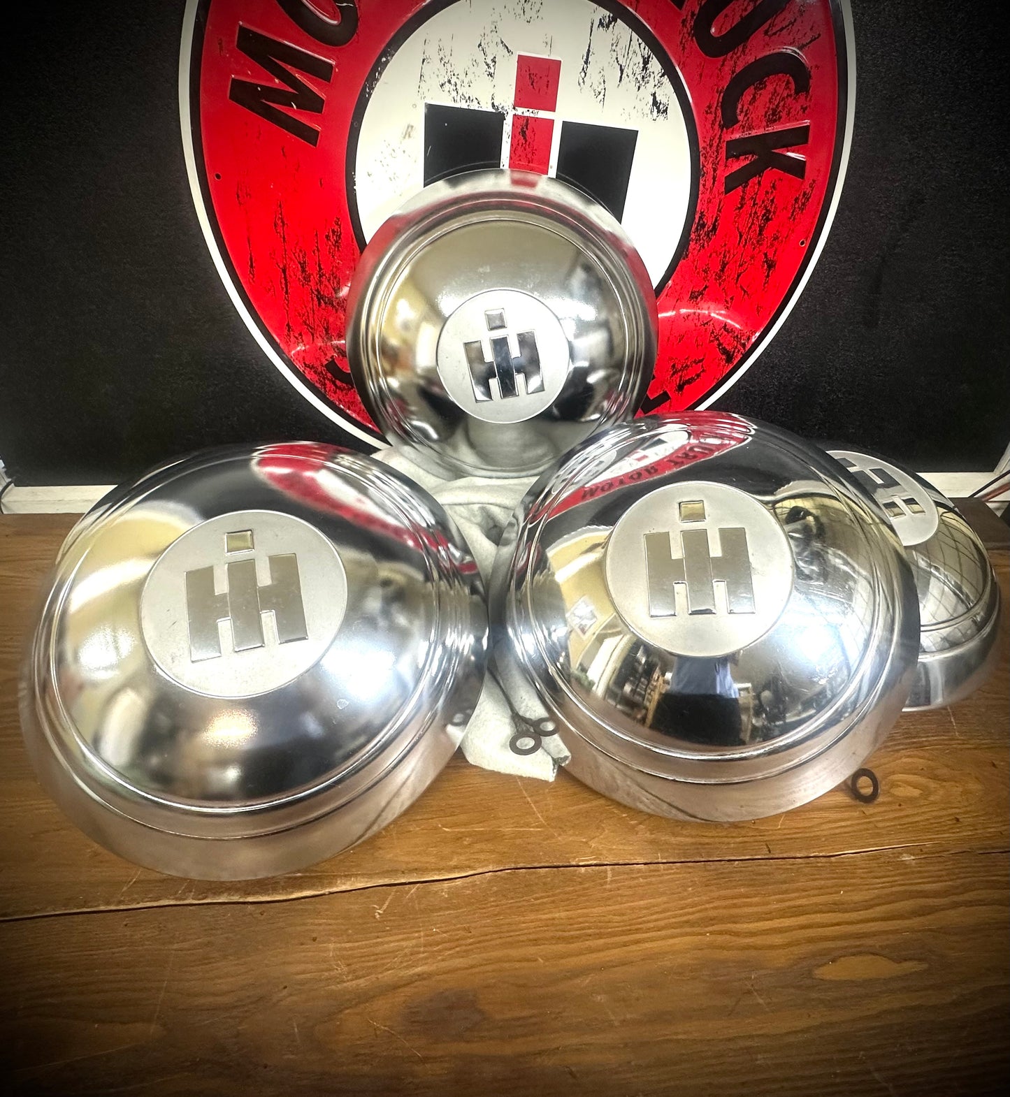 OEM International MOT 3/4T Hubcaps - Set of 5 - SFJJ2T0234