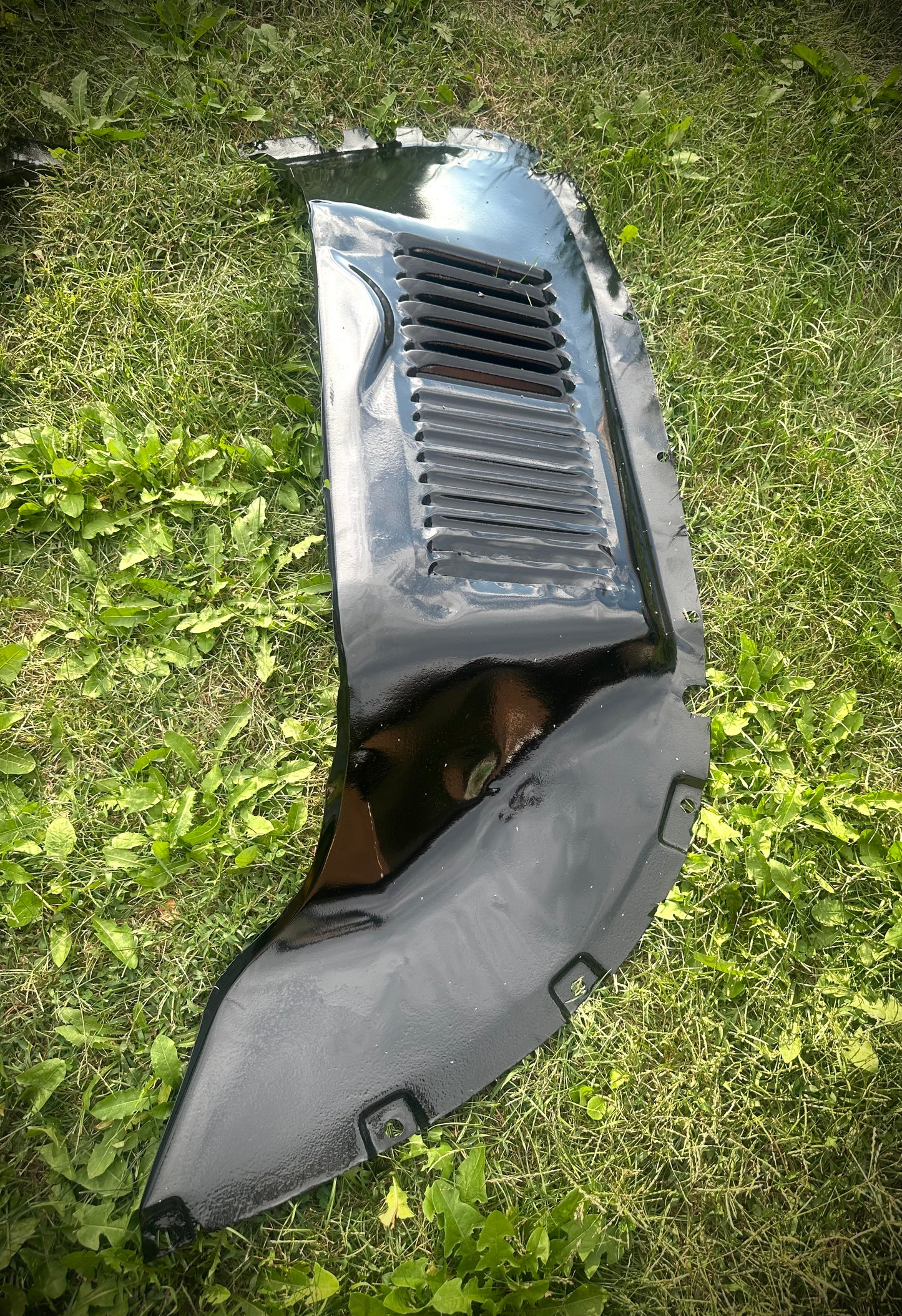 OEM IH KB 1-5 Inner Fenders - Powder-Coated Black - Pair - SFJJ2T0240