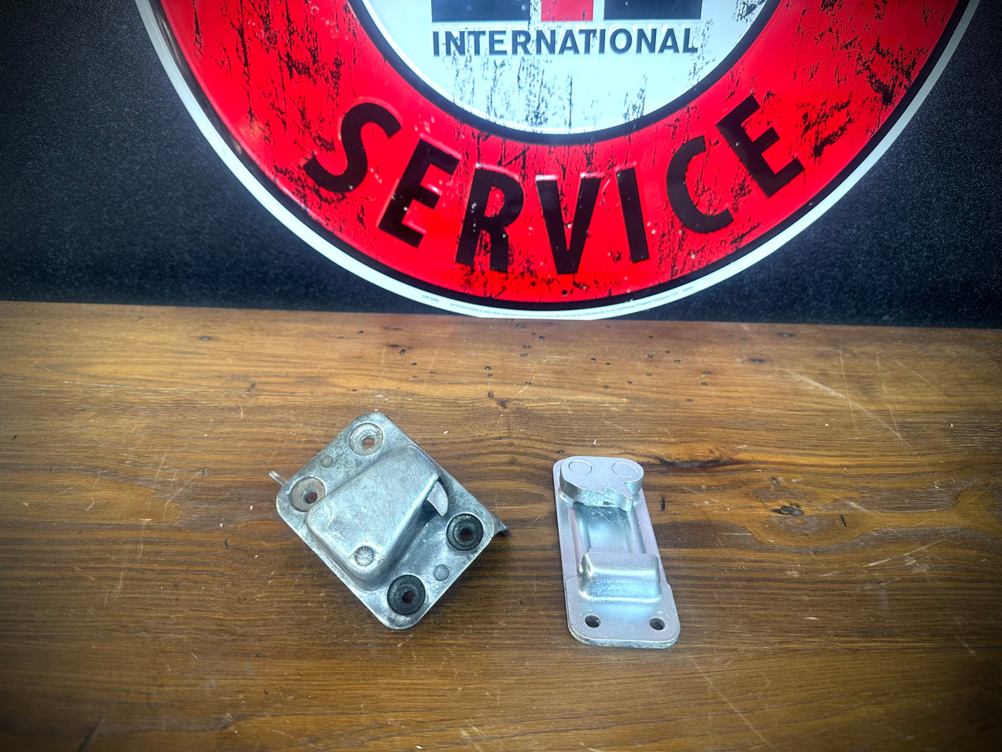 OEM IH L/R Series Latch and Striker Set - (Driver's Side) - SFJJ2T0120
