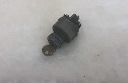 IH R Series Ignition w/Key. (Used) - SFJJ2T0103