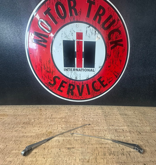 OEM IH Wiper Arm Pair - Fits L, R, S Series - (Used) - SFJJ2T0182