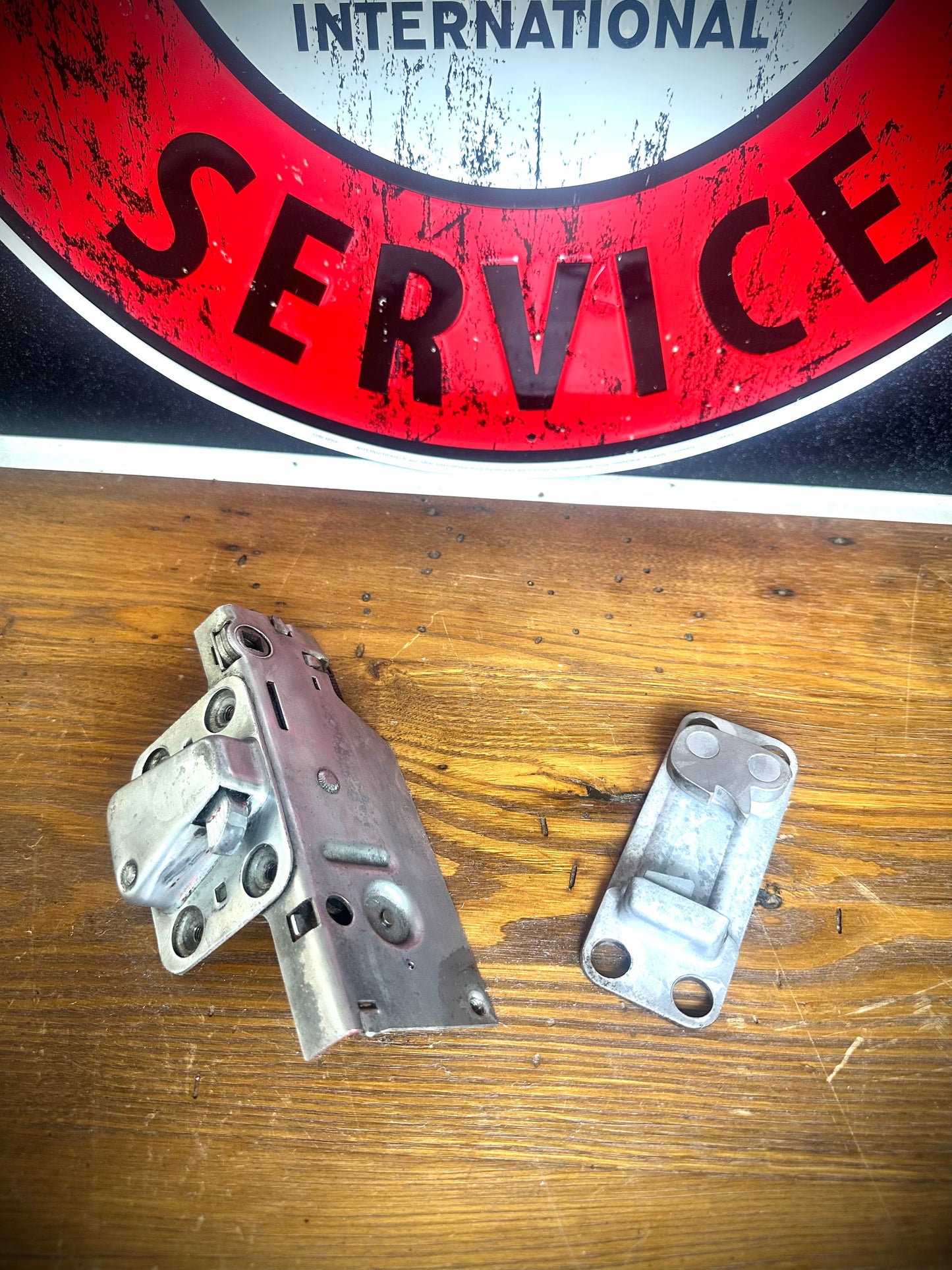 OEM IH L/R Series Latch and Striker Set - (Driver's Side) - SFJJ2T0120