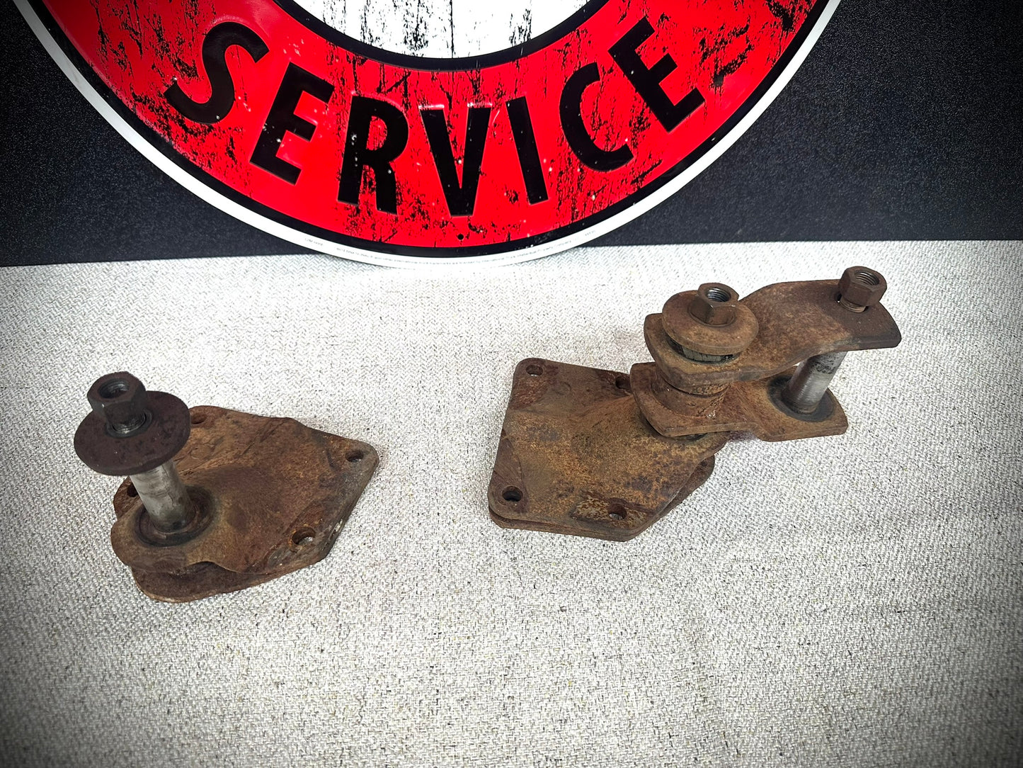 OEM IH L/R/S Frame Mounting Bracket & Spring Shackle Set - SFJJ2T0194
