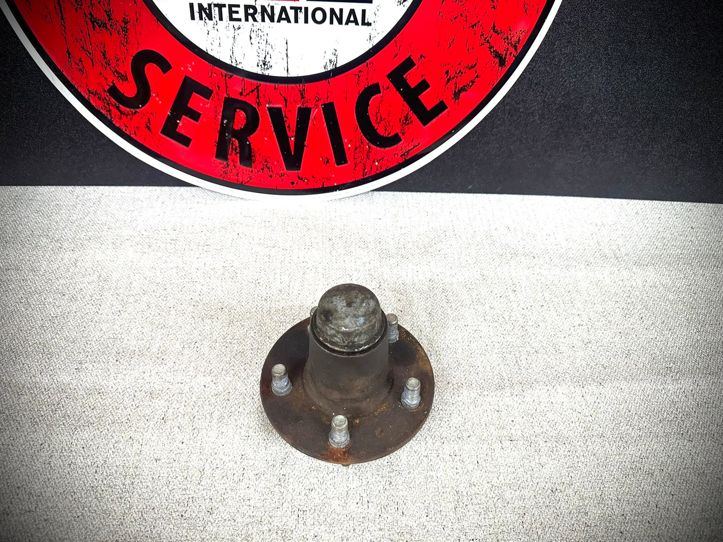OEM IH L/R/S  Front Hub 2wd 1/2Ton - Passenger's Side - SFJJ2T0192
