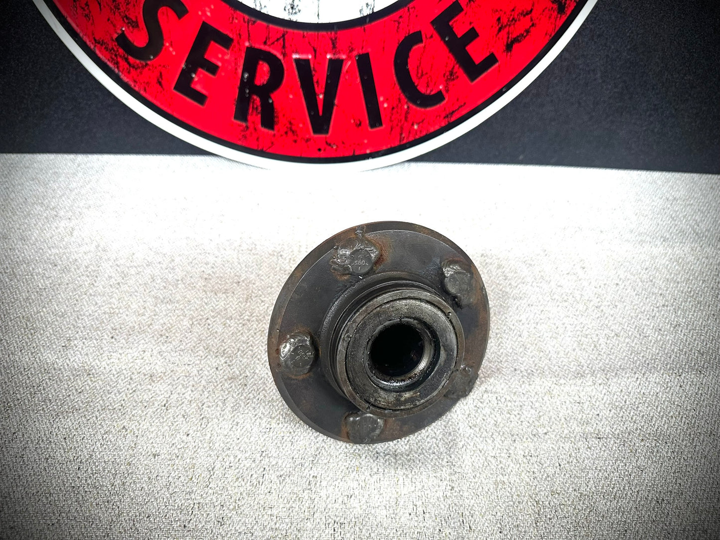 OEM IH L/R/S  Front Hub 2wd 1/2Ton - Passenger's Side - SFJJ2T0192