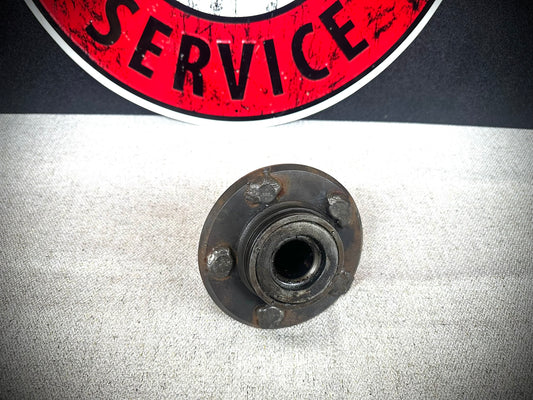 OEM IH L/R/S  Front Hub 2wd 1/2Ton - Passenger's Side - SFJJ2T0192