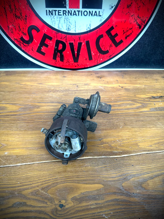 OEM IH Distributor w/ Vacuum Advance - SFJJ2T0211