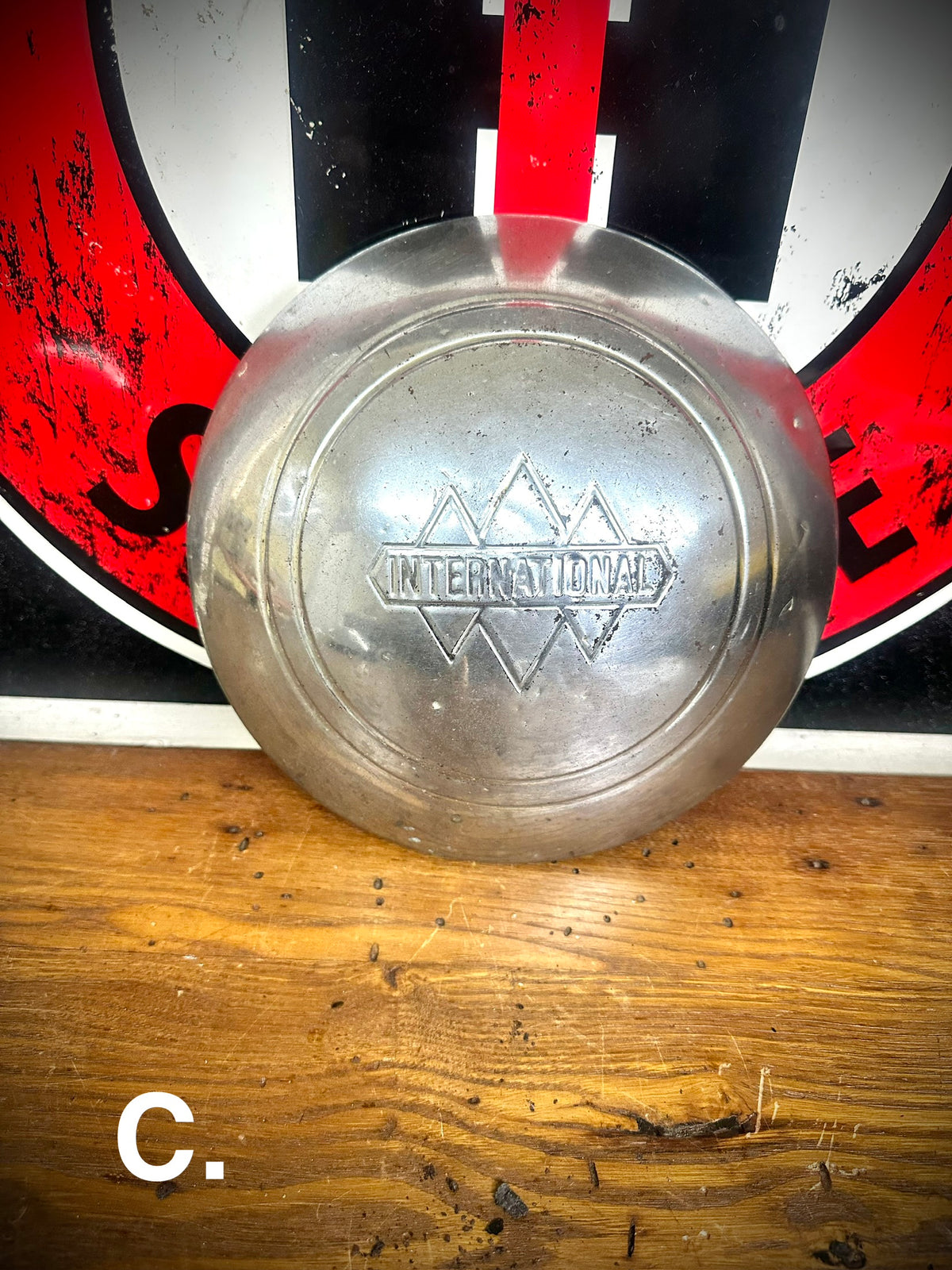 OEM IH L Series Hubcaps. (SILVER DIAMOND LOGO) 1/2 Ton  - SFJJ2T0095A - SFJJ2T0095E