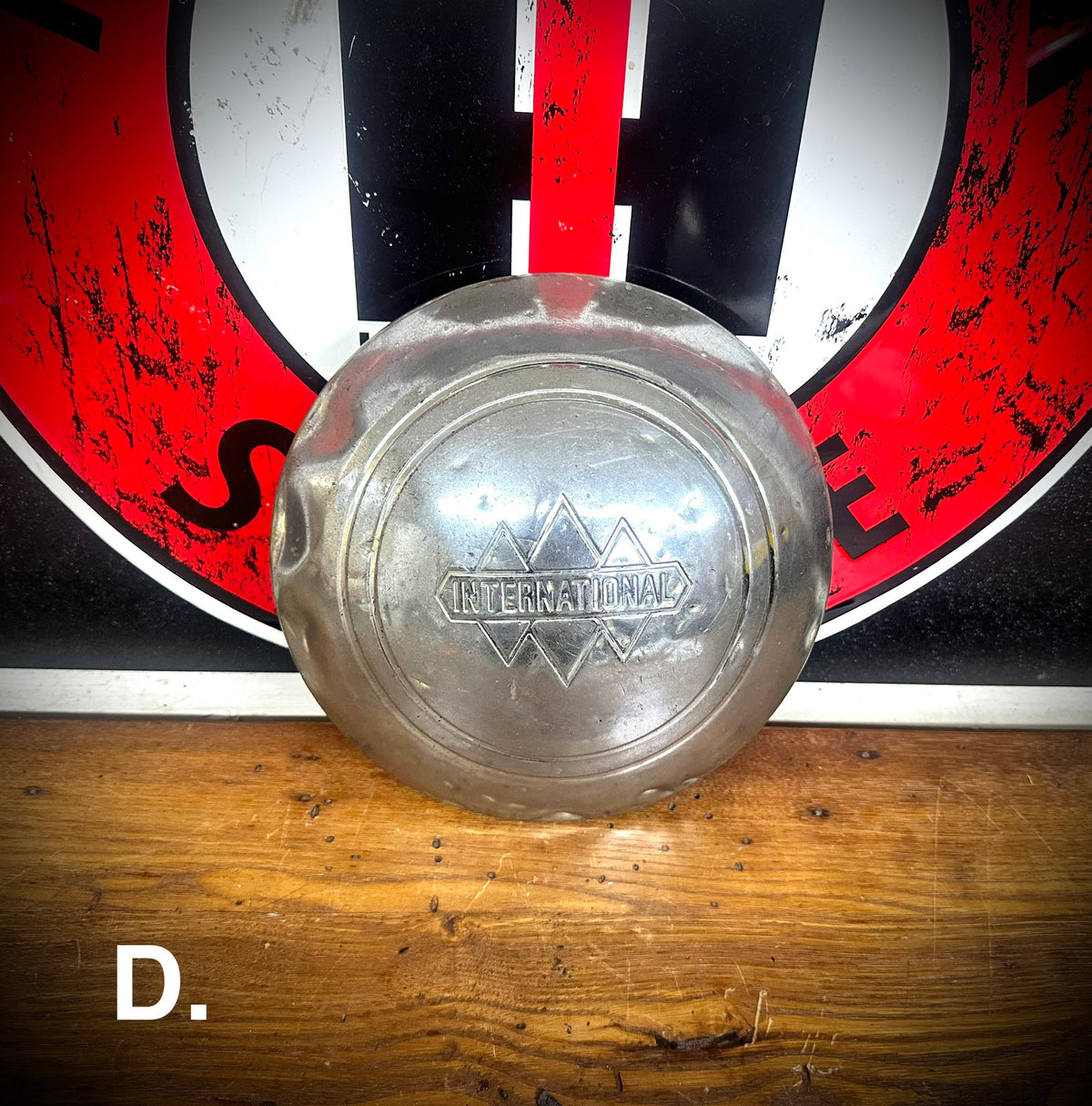 OEM IH L Series Hubcaps. (SILVER DIAMOND LOGO) 1/2 Ton  - SFJJ2T0095A - SFJJ2T0095E