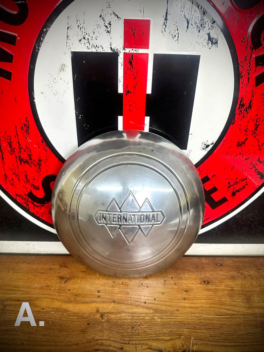 OEM IH L Series Hubcaps. (SILVER DIAMOND LOGO) 1/2 Ton  - SFJJ2T0095A - SFJJ2T0095E