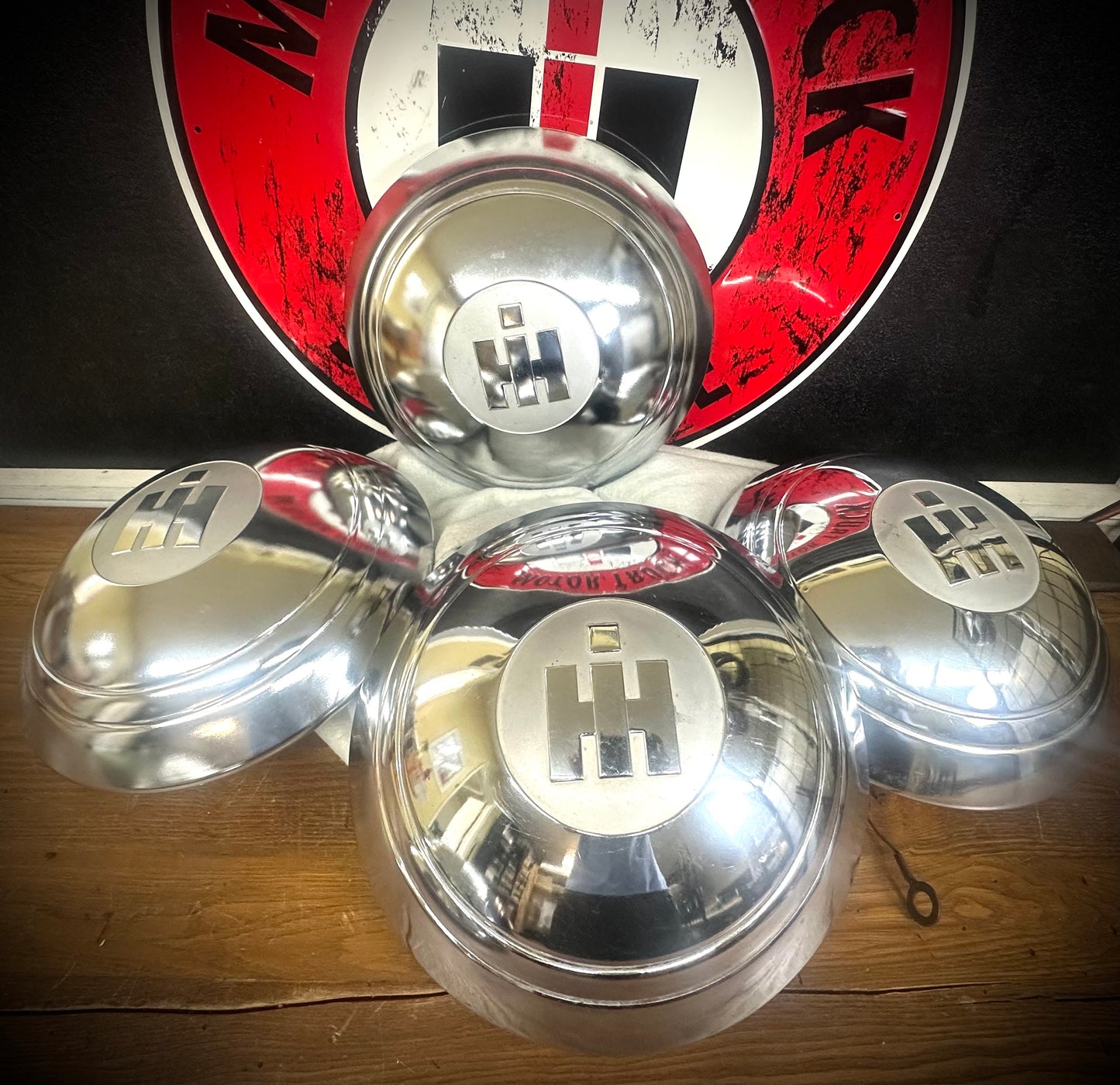 OEM International MOT 3/4T Hubcaps - Set of 5 - SFJJ2T0234