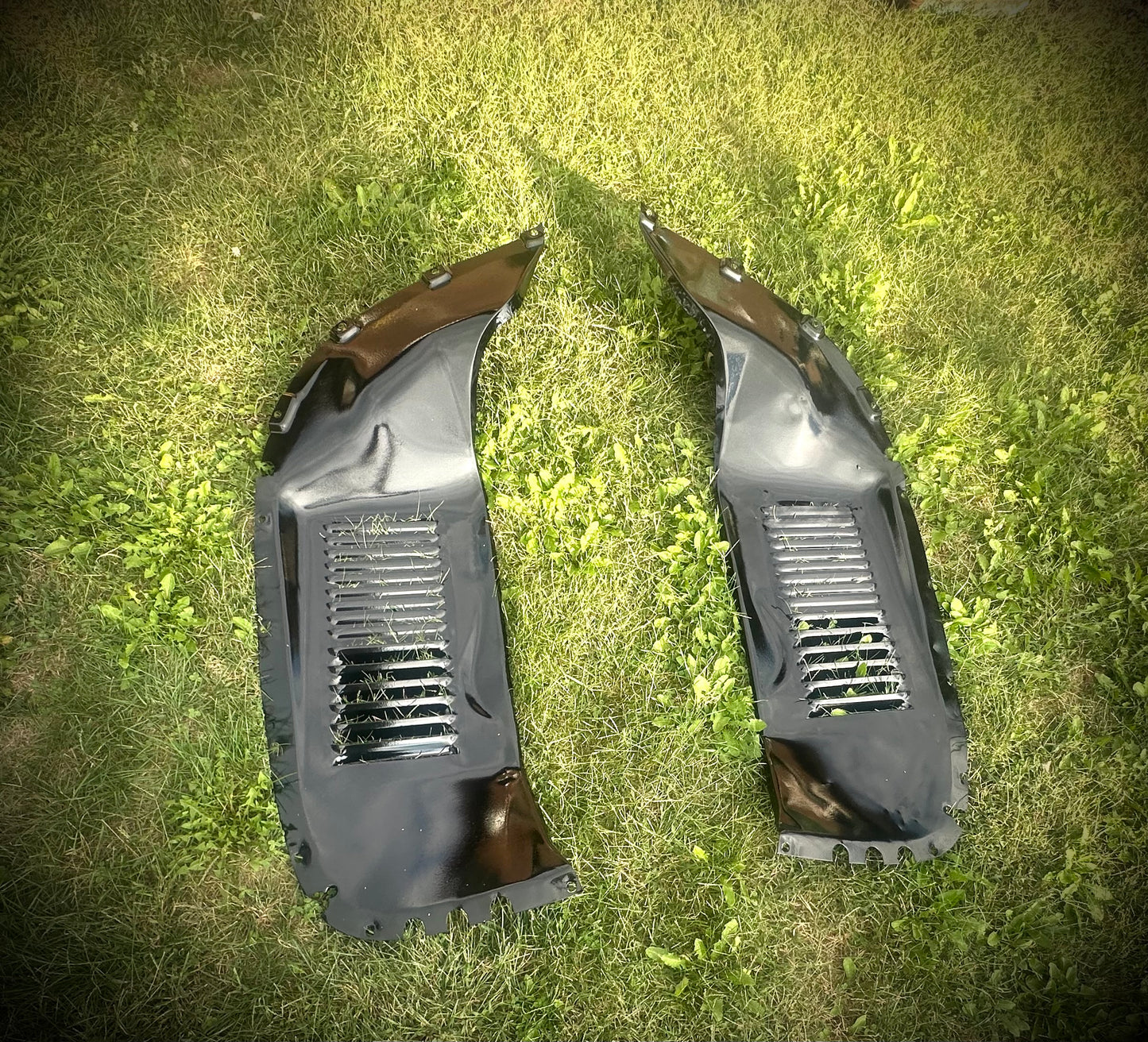 OEM IH KB 1-5 Inner Fenders - Powder-Coated Black - Pair - SFJJ2T0240