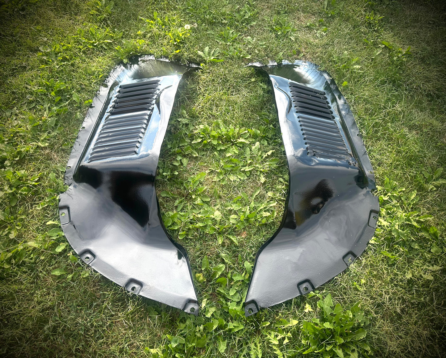 OEM IH KB 1-5 Inner Fenders - Powder-Coated Black - Pair - SFJJ2T0240