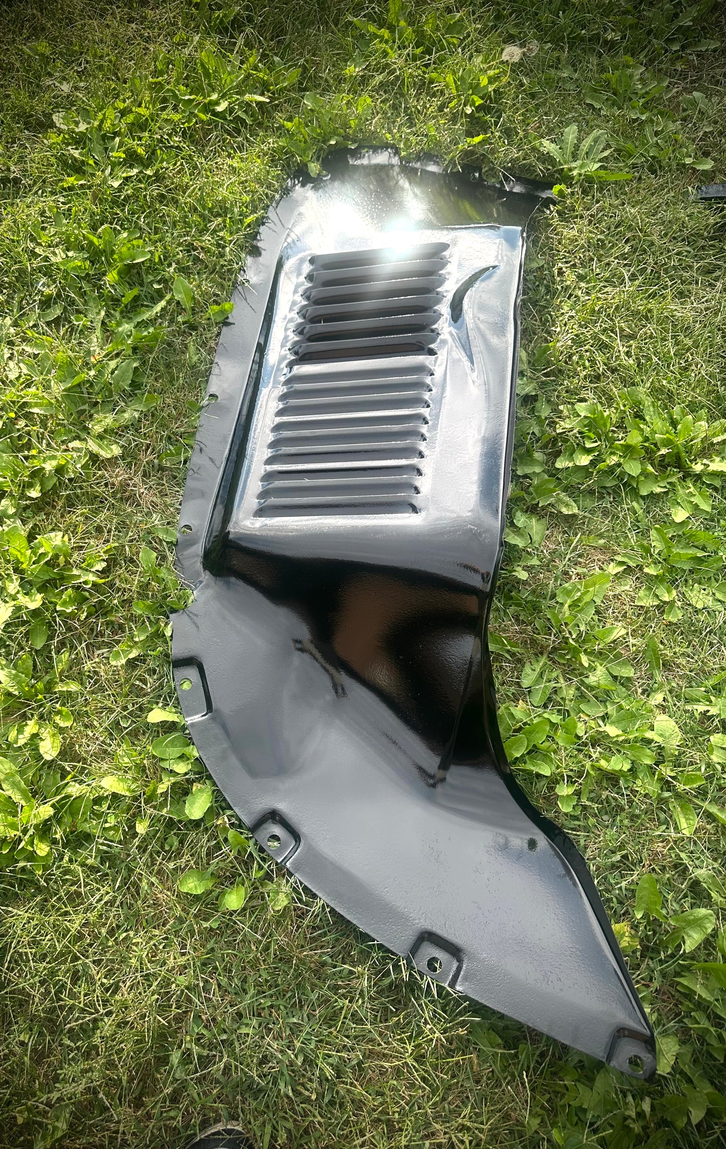 OEM IH KB 1-5 Inner Fenders - Powder-Coated Black - Pair - SFJJ2T0240