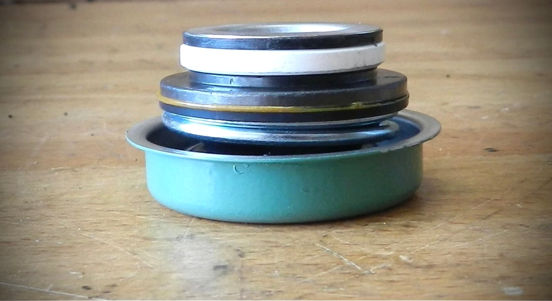 Replacement Water Pump Seal for IH 6 Cylinder - SD220-BD264 - SFJJ2T0244