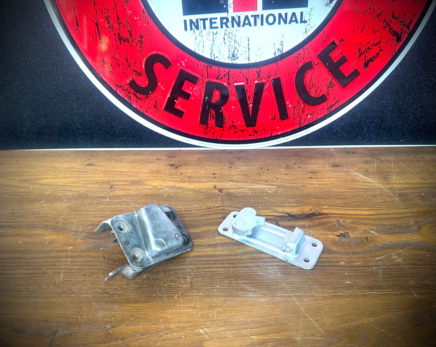 OEM IH L/R Series Latch and Striker Set - (Driver's Side) - SFJJ2T0120