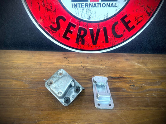 OEM IH S Series Door Latch and Striker Set - (Driver's Side) SFJJ2T0268
