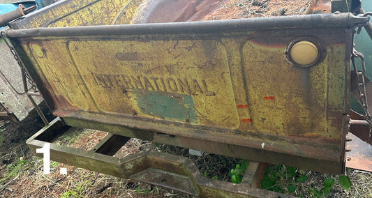 IH L/R/S Series Tailgate (Used) (Assorted) - SFJJ2T0110