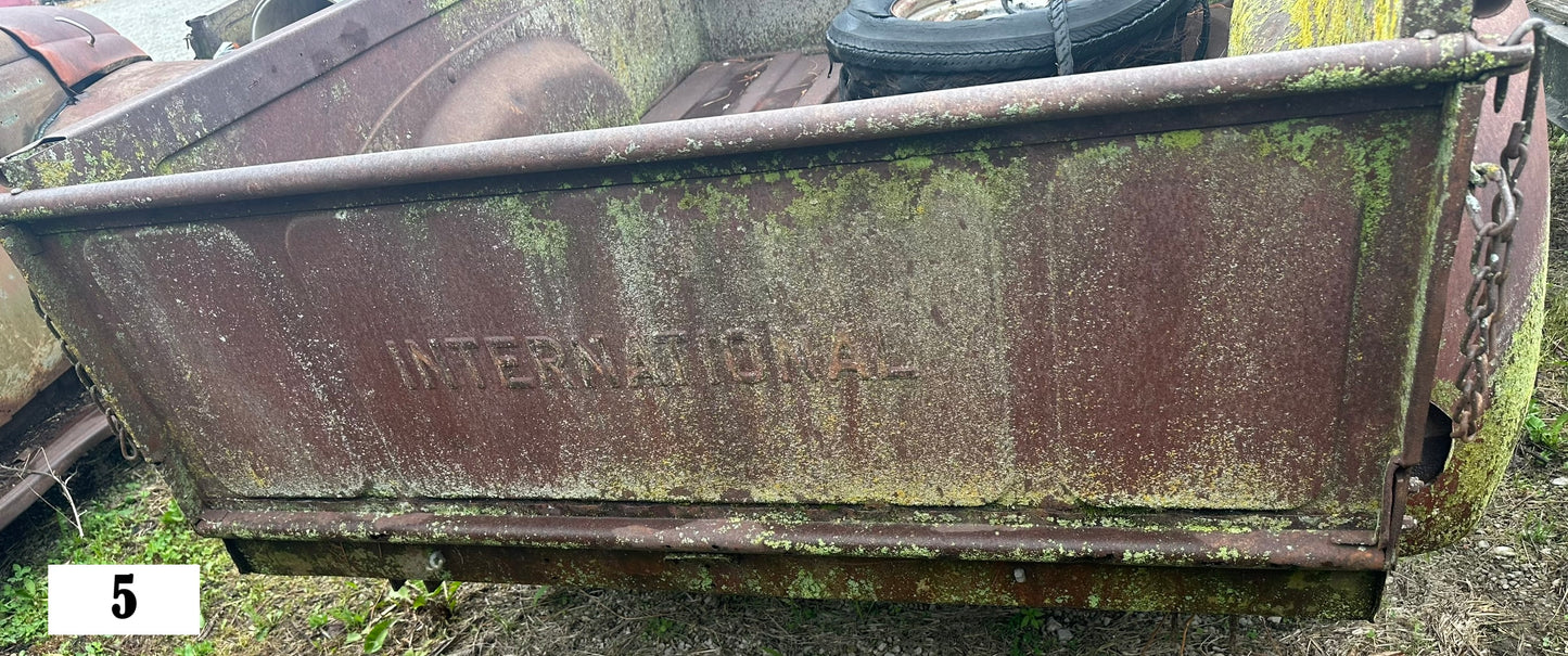 IH L/R/S Series Tailgate (Used) (Assorted) - SFJJ2T0110