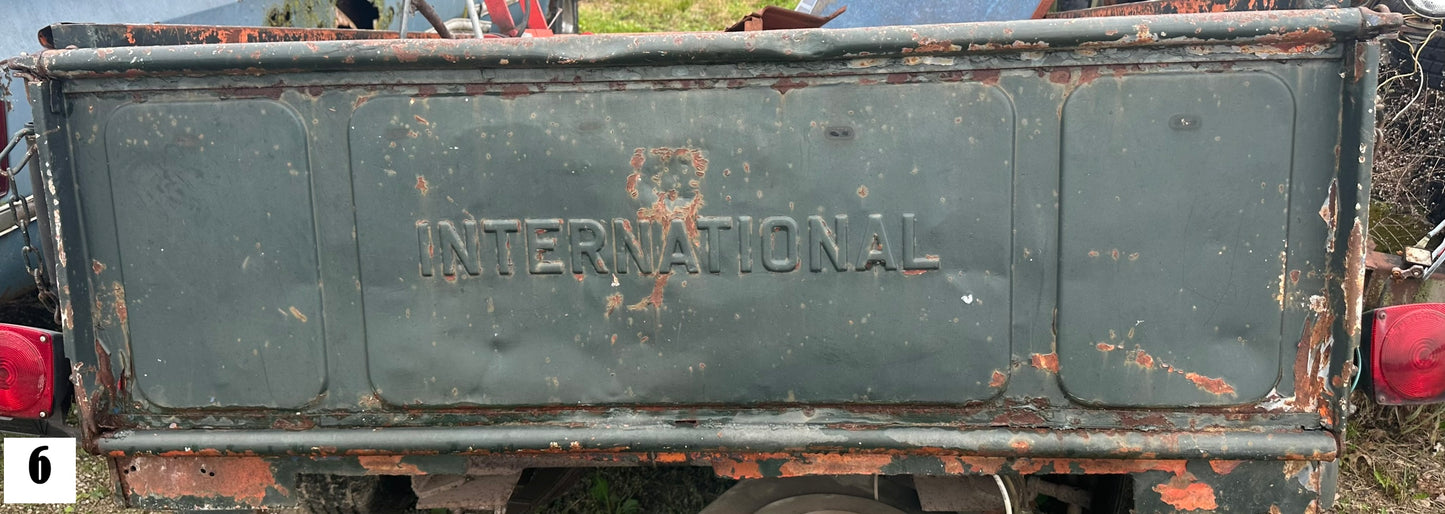 IH L/R/S Series Tailgate (Used) (Assorted) - SFJJ2T0110