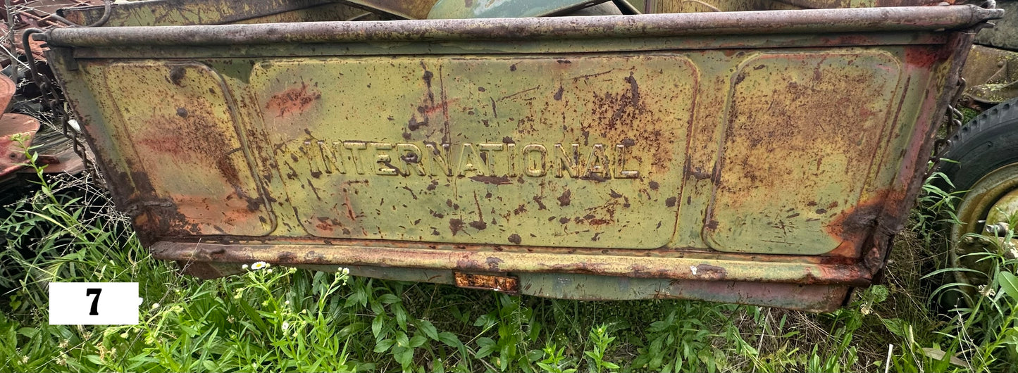 IH L/R/S Series Tailgate (Used) (Assorted) - SFJJ2T0110